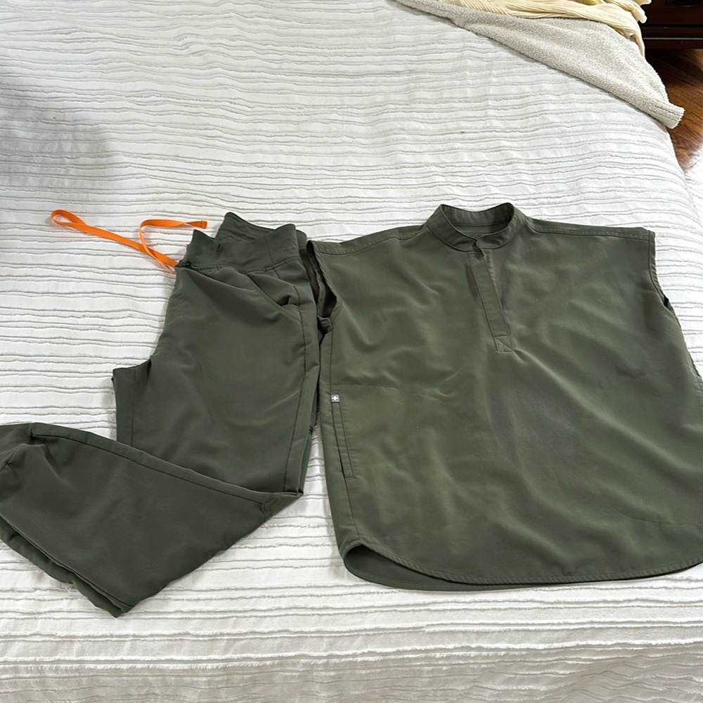 FIGS scrub Set